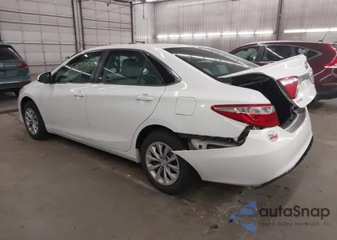 2015 Toyota Camry Le z USA, uszkodzony, nr VIN 4T4BF1FK4FR489253